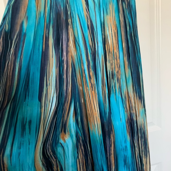 HP🧚🏼 Rivier Midi Dress - Picture 7 of 11